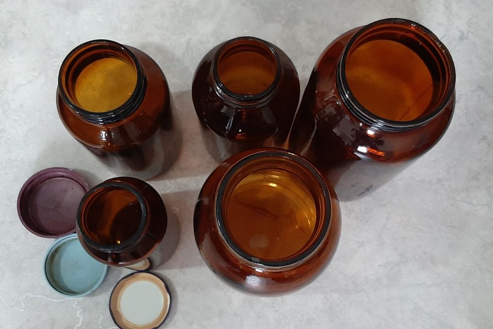 Банки тёмное стекло крученые