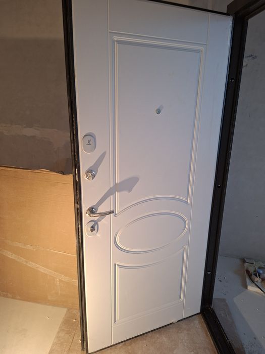 Продам входную дверь