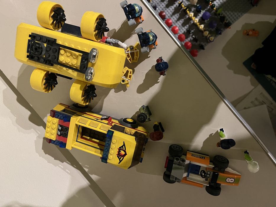 Vând 3 seturi vechi lego city în stare perfectă