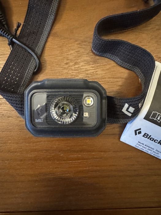 Челник Black Diamond Revolt 350 лумена, зареждаем