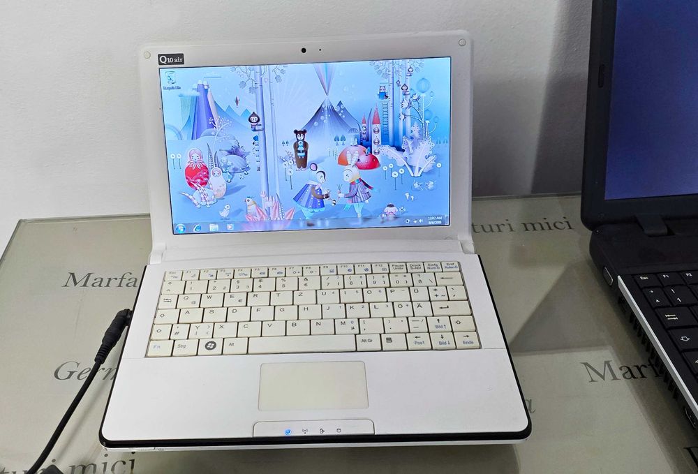 Laptop mini - Q10 Air 10.1 inch functional,instalat complet