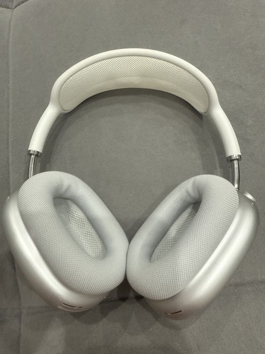 AirPods Max белого цвета,с коробкой