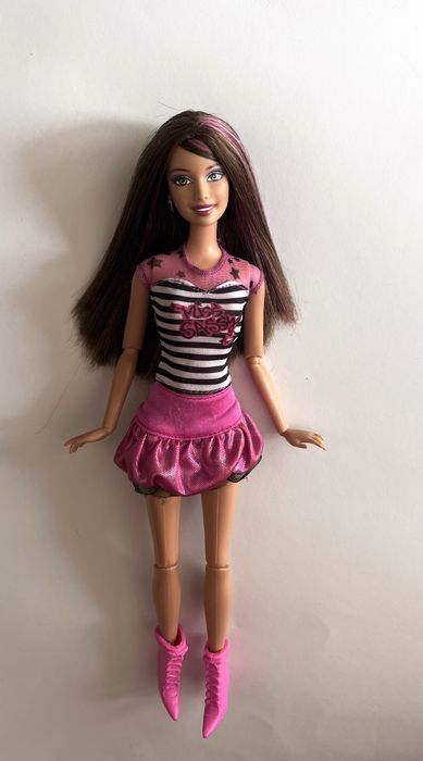 Кукла Барбие Barbie Fashionistas Sassy 2009