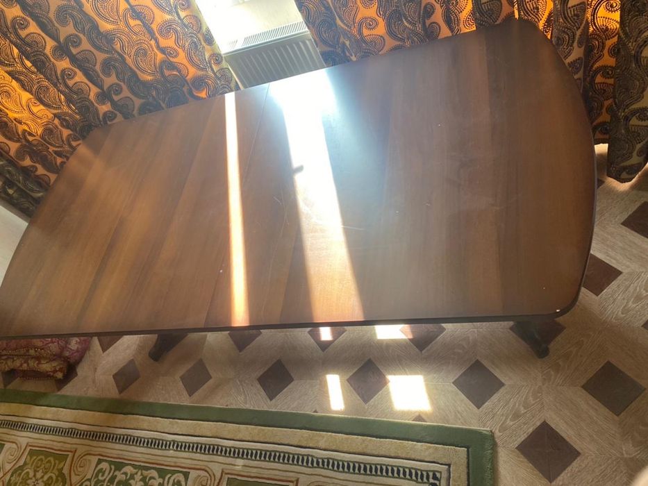 Стол для гостиной