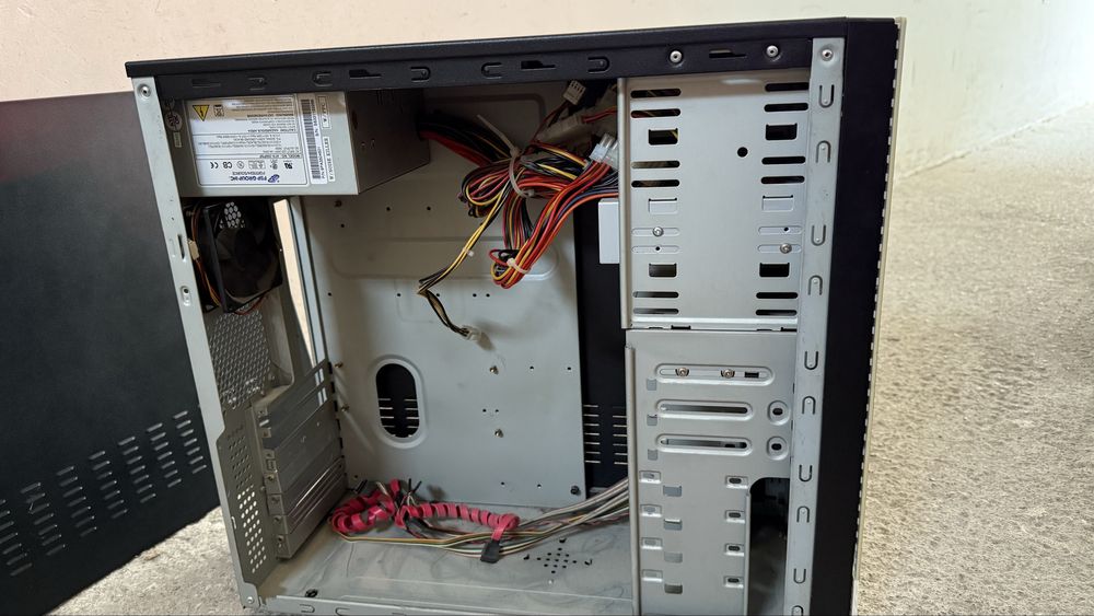 Монитор Сони компютър, рам, хард диск, процесор, кутия, захранване