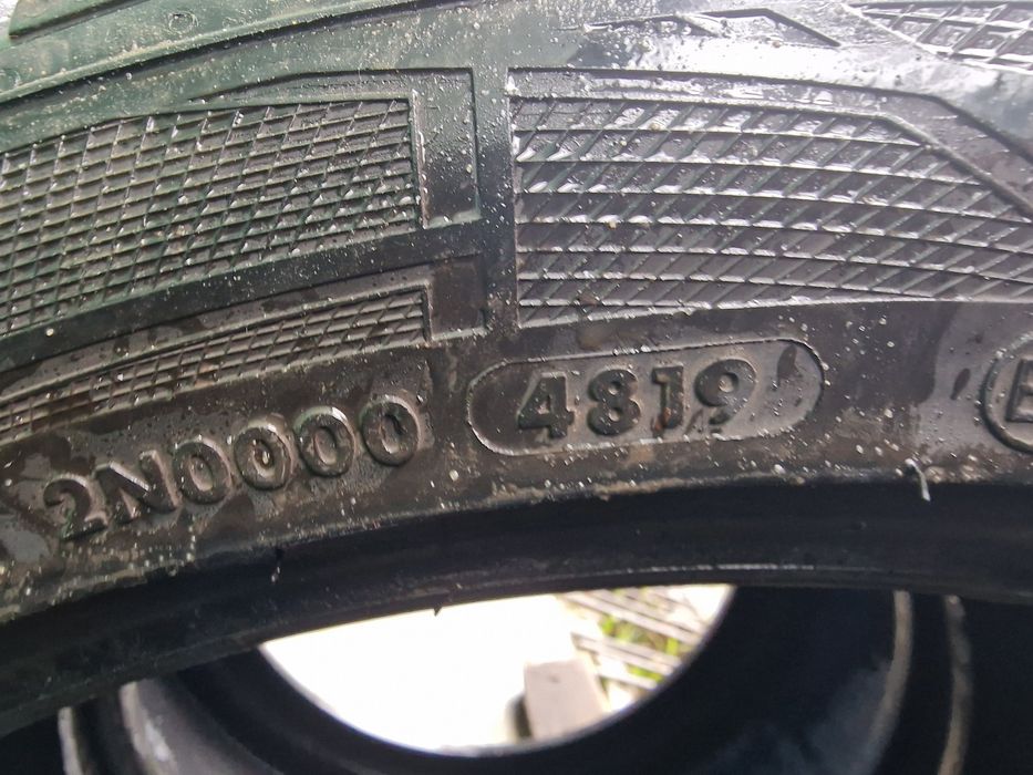 Anvelope 255/40R18 marca Vredestein, DOT 2019, 5.5 mm