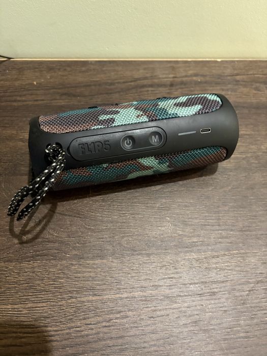 Jbl колонка в хорошем состоянии