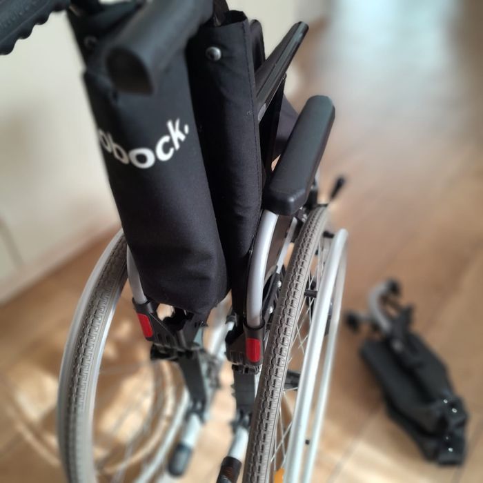 Продам инвалидную коляску