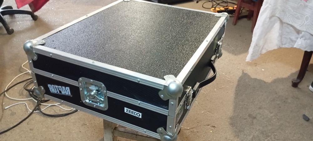 Vând mixer audio Behringer xenyx 2222 cu procesor efecte voce