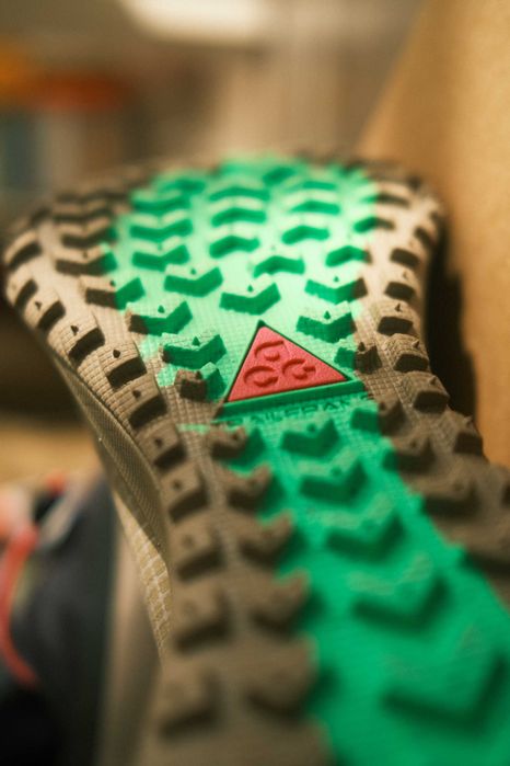 Nike ACG Mountain Fly Gore-Tex Khaki / Metallic SIlver