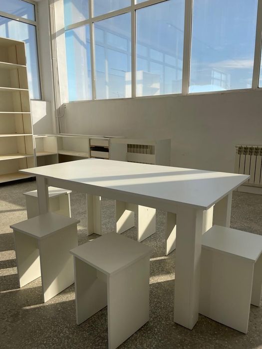 Продам кухный стол новый