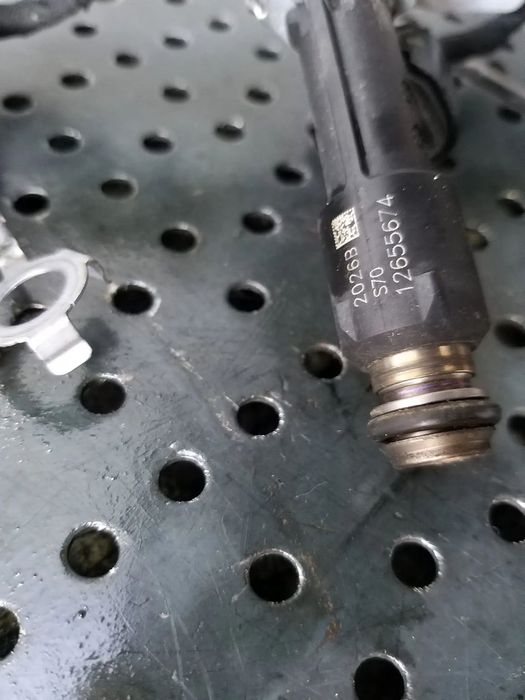 Rampa cu injectoare 1.0 b lpg opel karl 55490716 12655674