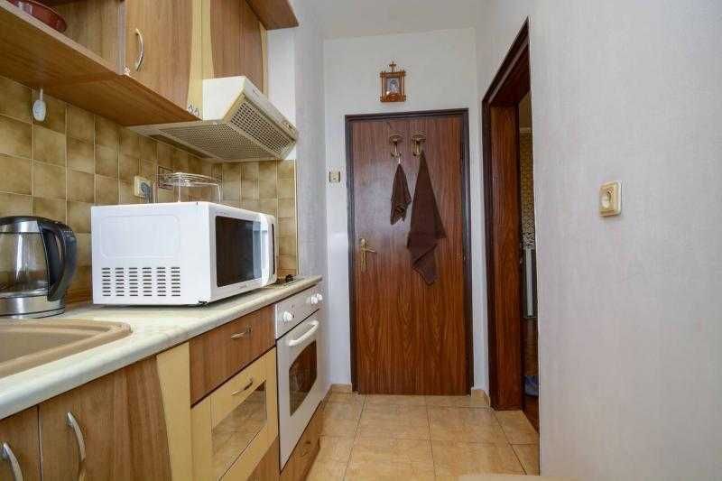 Дава се под наем Двустаен апартамент в Бургас, Лазур - 75 кв.м за 765 € - Снимка #3