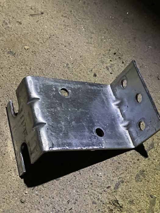 Coltare metal si elemente îmbinare lemn