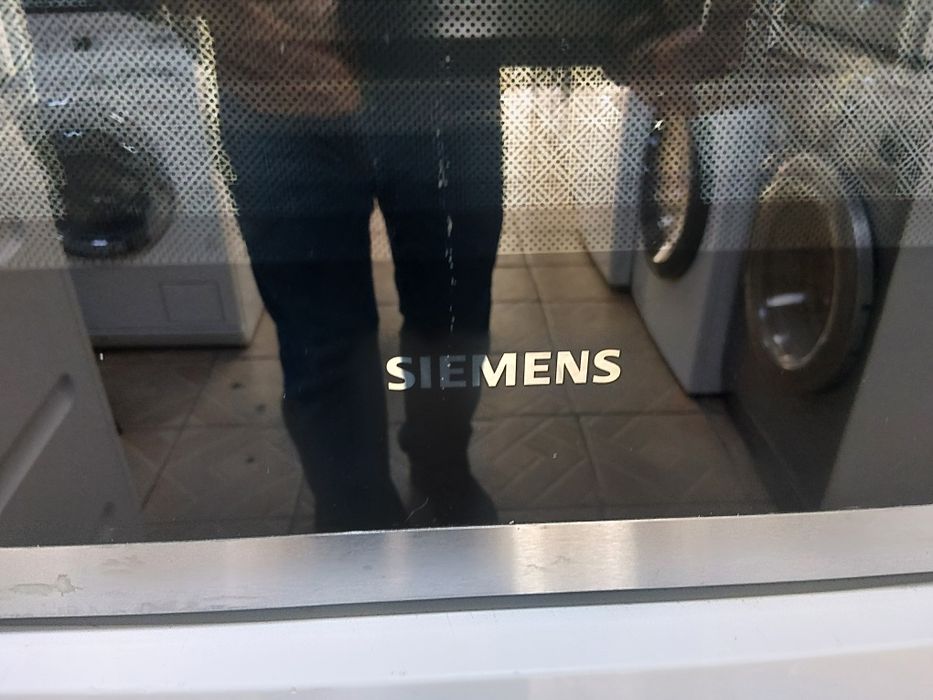 Като нова черна печка за вграждане Сименс Siemens  с две години гаранция!