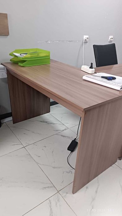 Продаю стол 140 на 60 см. Самовывоз