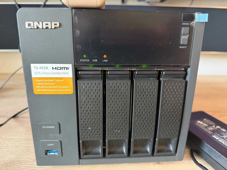 Продавам NAS QNAP TS-453A с 24TB дискове