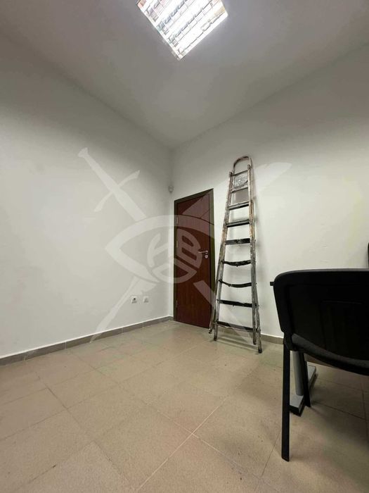 Продава се Магазин в Варна, Цветен квартал - 43 кв.м за 2651 €/кв.м - Снимка #3