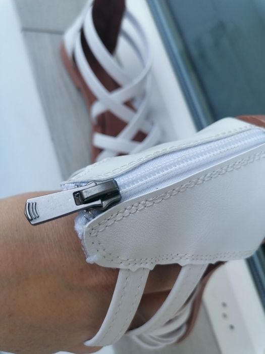 Sandale noi, marimea 35 cu interiorul de 22.5 cm