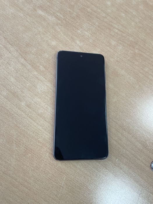 Samsung s21 fe в хорошем состоянии