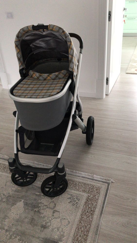 Carucior UppaBaby Vista stare foarte buna Suceava OLX.ro