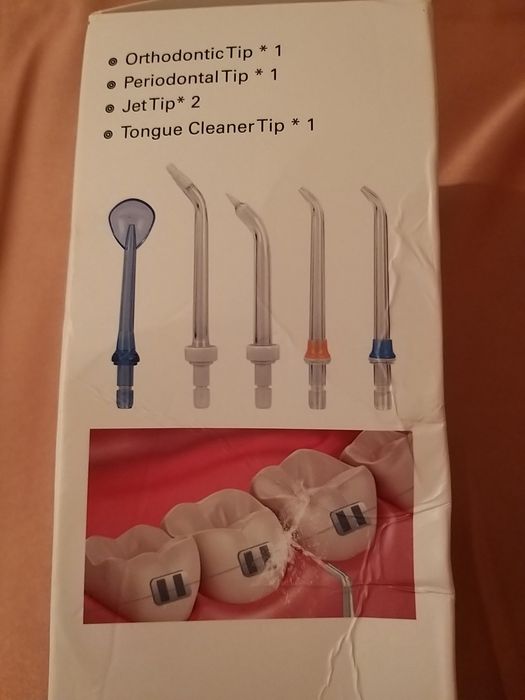 Ирригатор полости рта в упаковке.