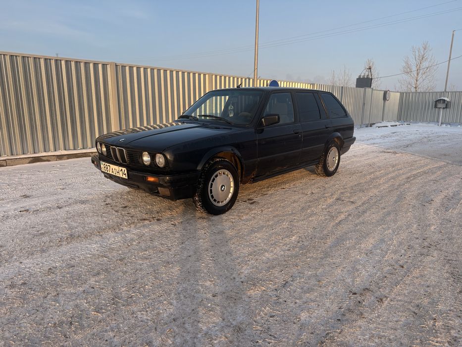 BMW E30 320i Touring