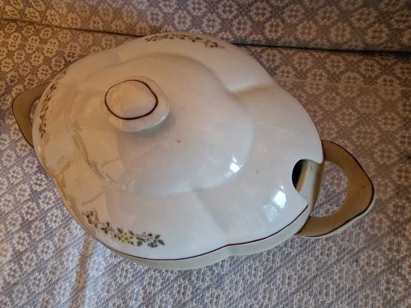 Класически ретро порцеланов супник с цветя от 60-те Китка Нови пазар