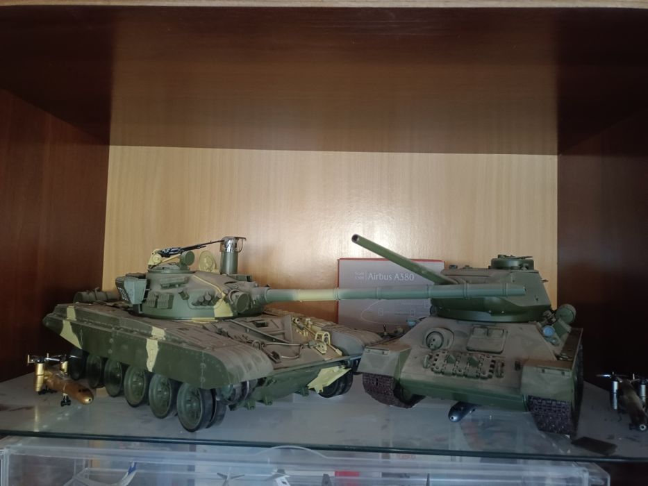 Модели танков Т-72 и Т-34