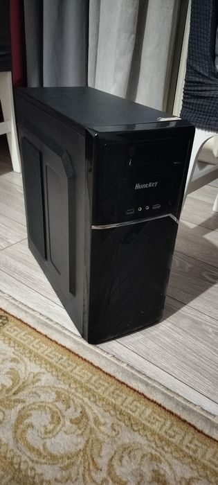 Корпус для компьютера Huntkey