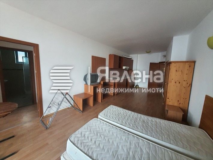 Просторен тристаен апаратамент в Приморско Дел Сол, гр.Приморско