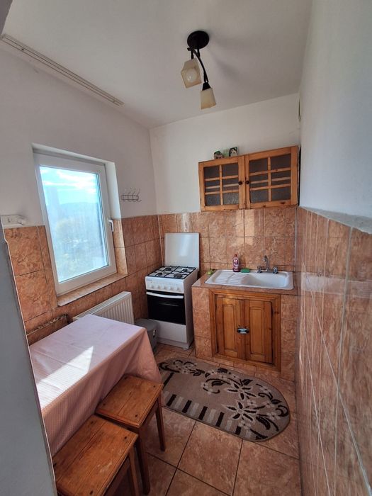 Vând garsonieră complet mobilata cu tot ce se vede in imagini
