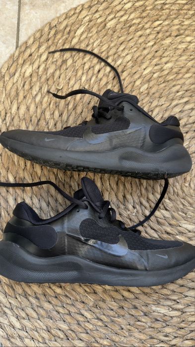 Маратонки Nike Revolution 7