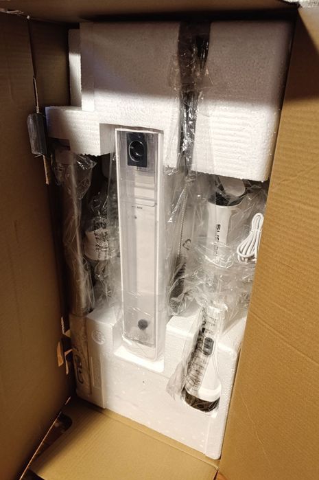 Вертикальный моющий пылесос Polaris