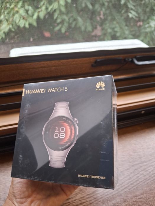 Huawei watch 5 sand gold  titanium strap