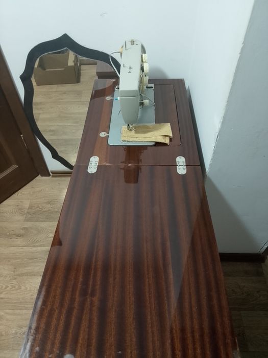 Продам швейную машинку