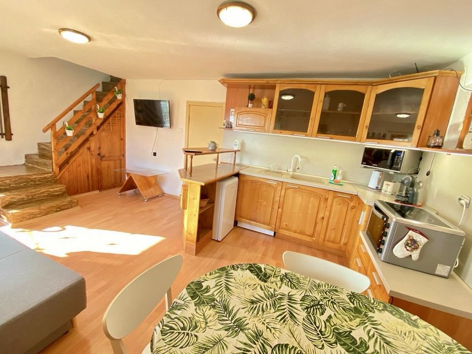 Самостоятелна вила за нощувки за 4-ма с барбекю, басейн, батут, гледка