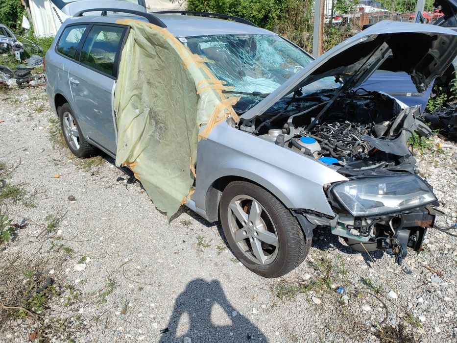 Продавам на части Фолксваген Пасат 2012г 1.6тди