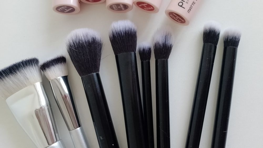 Набор косметики кисти помада макияж makeup