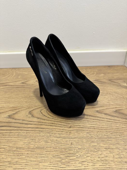Pantofi de damă cu tocuri înalte