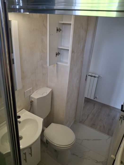 DE VANZARE apartament cu 2 camere, decomandat.