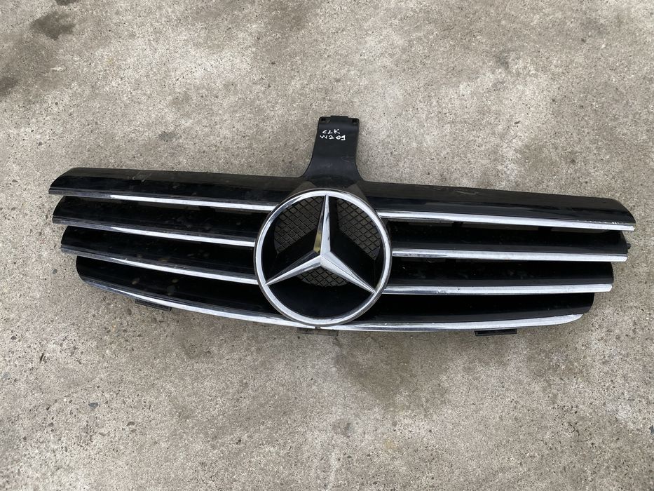 Grila fata Mercedes CLK W209 Pret 500 lei