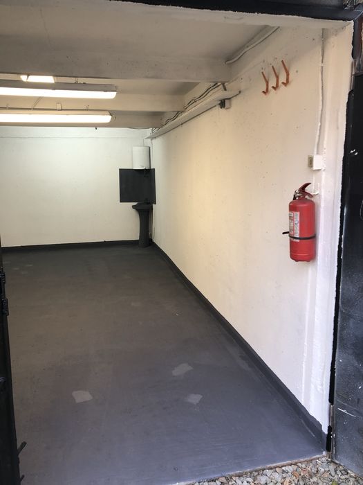 Inchiriez garaj ,impecabil