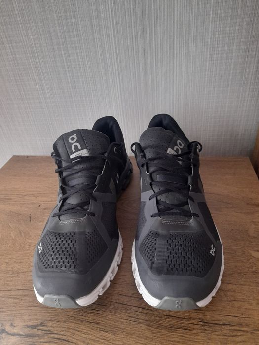 On Cloud маратонки 44 номер.