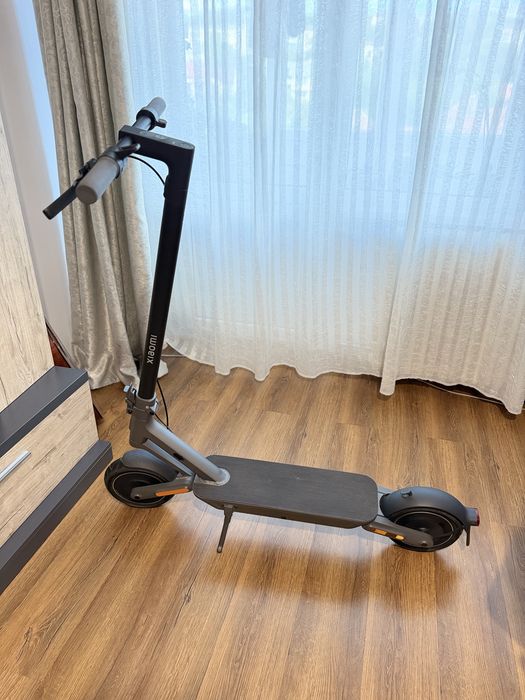 Trotinetă Xiaomi Electric Scooter 4 Ultra - încă în garanție