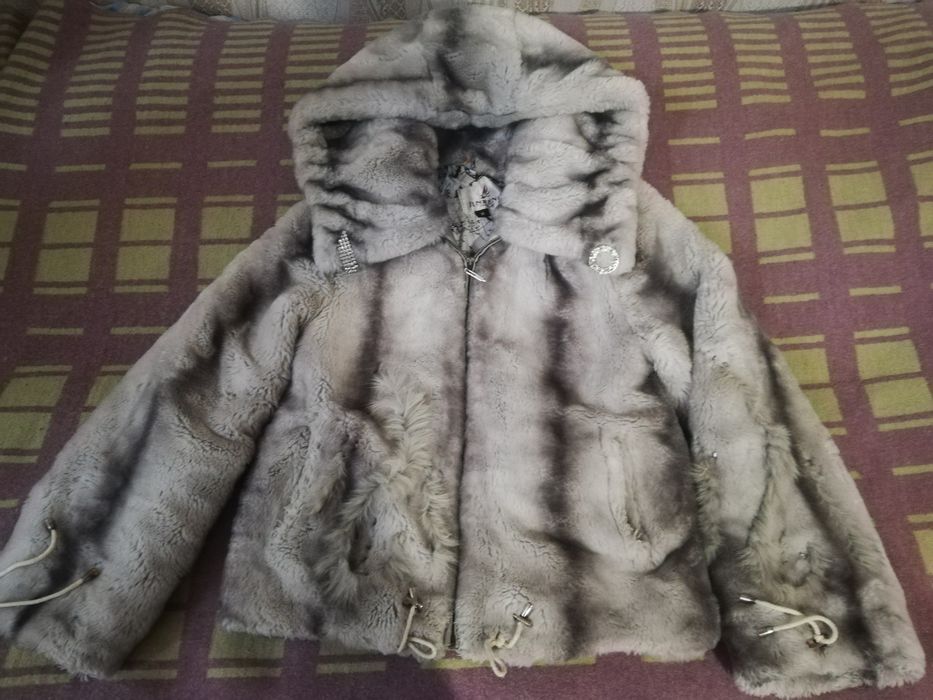 Продаётся новая детская шубка 5500т