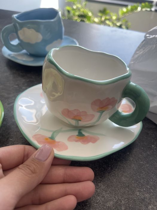 Продам набор чашек с блюдцем