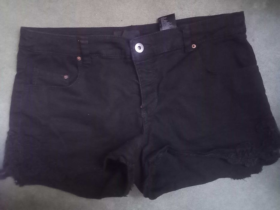 Къси панталонки за слаби дами