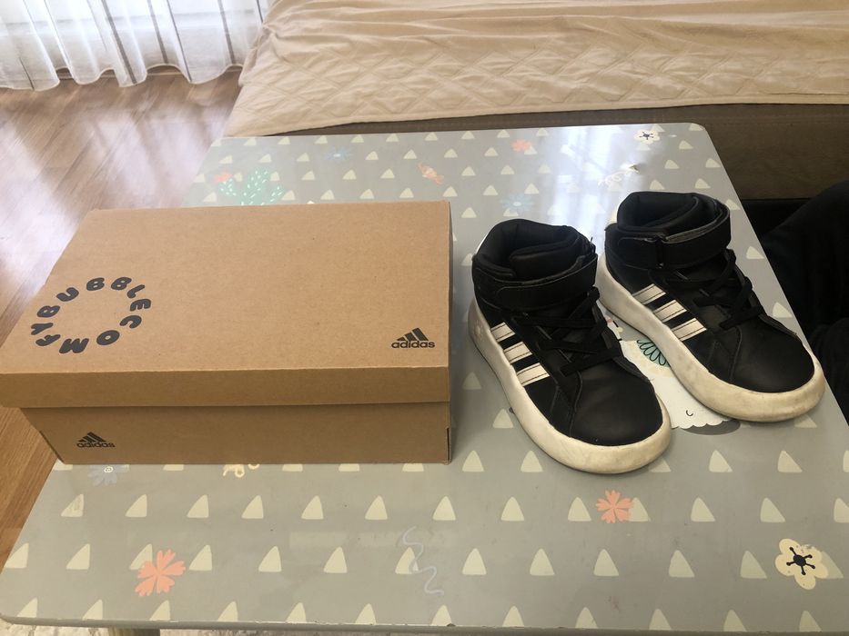 маратонки Адидас