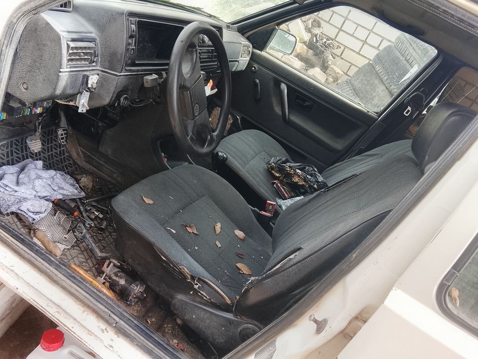 Продам машину срочно,торг у капота